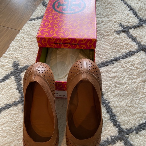 NWT Tory Burch Flats in Size 6.5 - Picture 5 of 6